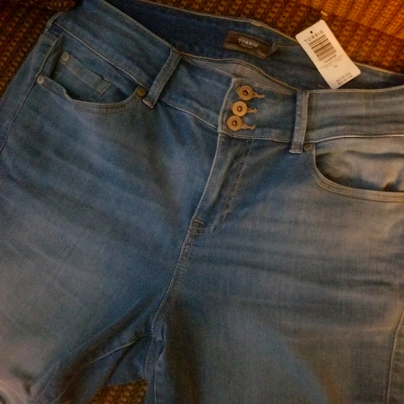 Torrid NWT bemuda shorts /jeggins super soft - Picture 1 of 5